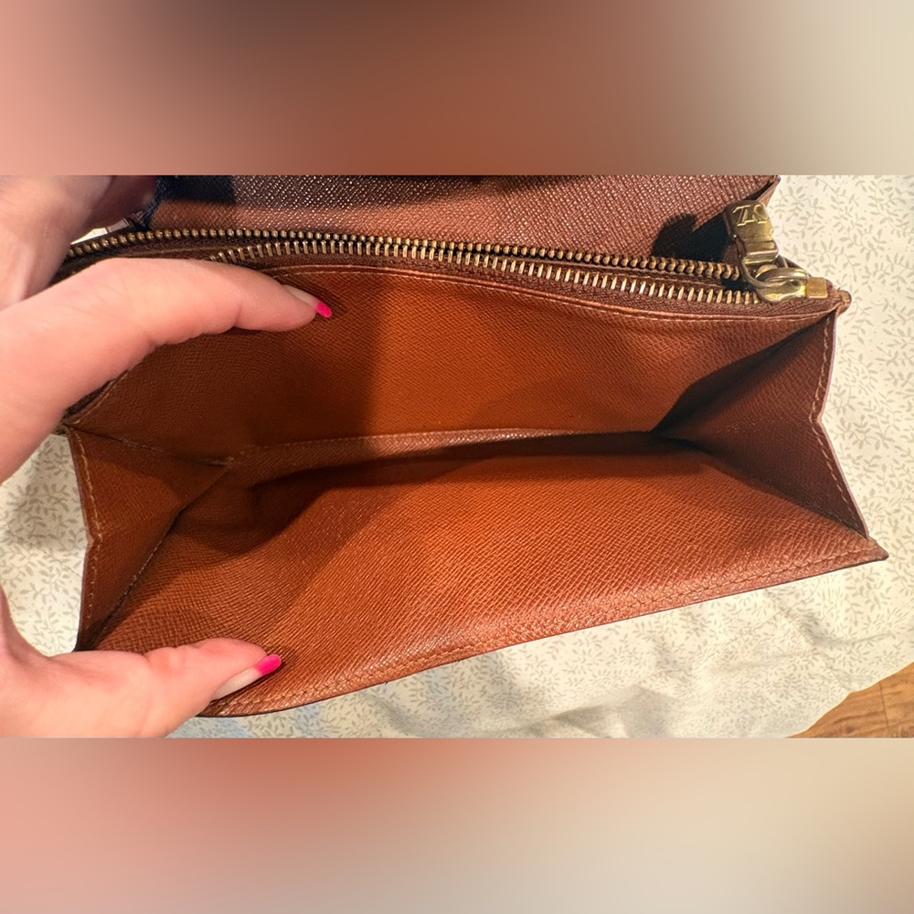 Authentic Vintage Louis Vuitton Wallet - Picture 6 of 16